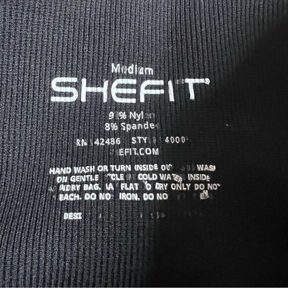 SheFit Black Seamless Crossover Leggings Perforated Mesh Size Medium Capri Crop - Picture 6 of 9